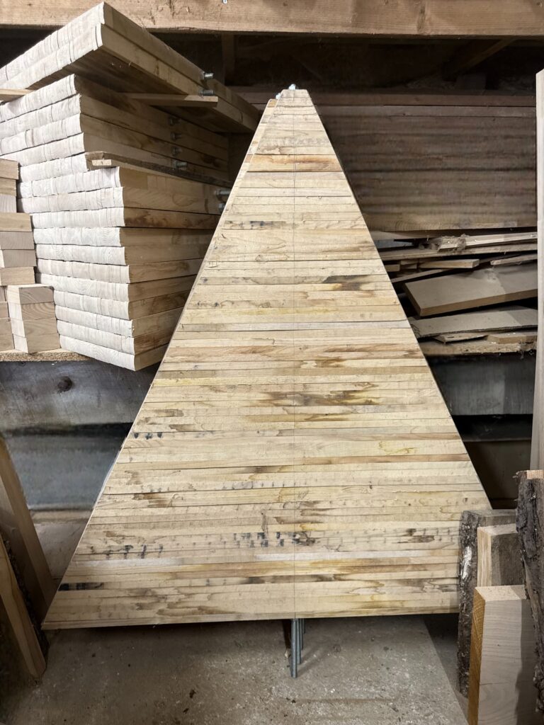 Sapin en Bois coupé pour usinage - Création Bois David